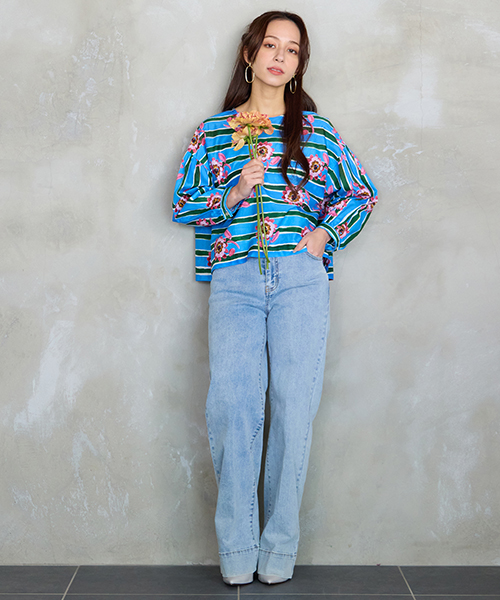 “Find Your Size” -探していたのは、こんな服- 小柄さんに似合う上品でバランスの良いSサイズ服、リリアンビューティエクラ。 Mサイズは一部店舗とオンラインショップにて販売。モデル身長：155㎝