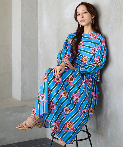 “Find Your Size” -探していたのは、こんな服- 小柄さんに似合う上品でバランスの良いSサイズ服、リリアンビューティエクラ。 Mサイズは一部店舗とオンラインショップにて販売。モデル身長：155㎝