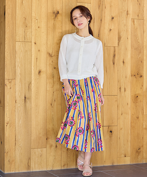 “Find Your Size” -探していたのは、こんな服- 小柄さんに似合う上品でバランスの良いSサイズ服、リリアンビューティエクラ。 Mサイズは一部店舗とオンラインショップにて販売。モデル身長：155㎝