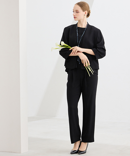 【M～4Lサイズ】　ラージサイズのお洒落服。Lサイズに特化したブランドがおつくりする上質素材を使用したエレガンススタイル。身体に合った服を着ることできちんと感もアップ。自信をもって出かけられる私サイズのお洒落を楽しんで。