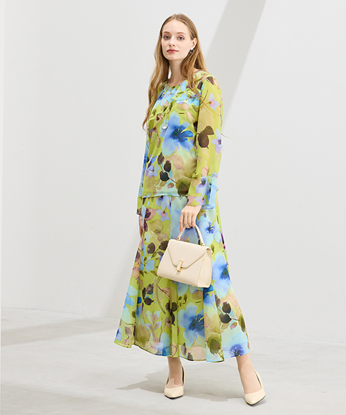 【M～4Lサイズ】　ラージサイズのお洒落服。Lサイズに特化したブランドがおつくりする上質素材を使用したエレガンススタイル。身体に合った服を着ることできちんと感もアップ。自信をもって出かけられる私サイズのお洒落を楽しんで。