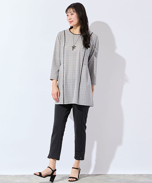【大きいサイズ】涼やかな着用感が魅力のチュニックはモノトーンですっきりコーディネートするとお洒落