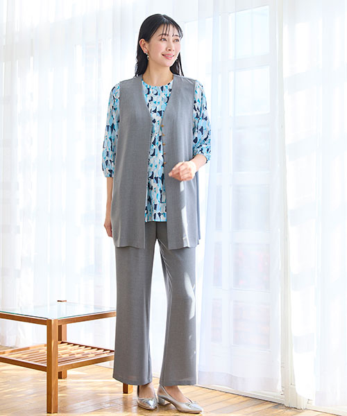【大きいサイズ】簡単にキレイが叶うジレとパンツのセットアップ。爽やかなプリントブラウスを合わせれば女性らしさアップ◎