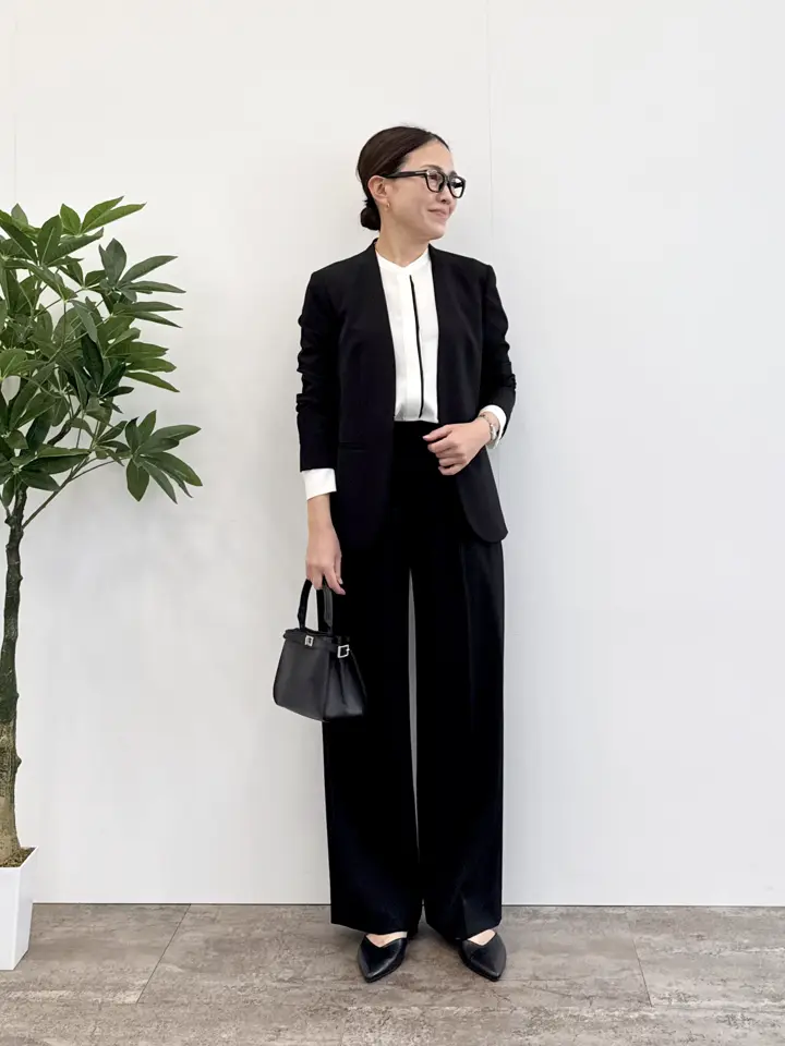 コーディネート身長 160cm

【大人気ベストセラースーツ】

ICBで大人気ベストセラースーツFied
デザイン、美しいシルエット、ストレスフリーな着心地
どれも自信を持っておすすめします！


オールシーズン着用可能、2Wayストレッチ、
軽さ、着回し力の高さ、シワになりにくさ、
働く女性や、オケージョンなど
さまざまな場面で大活躍間違いなし！

特にこの着心地は一度着ると忘れられなくなる圧倒的な着心地の良さです！


洗える
速乾性
接触冷感
シワになりにくい
UVカット
機能性も抜群です！


着用サイズ
ジャケット　　4サイズ
パンツ　　　　4サイズ
ブラウス　　　Sサイズ