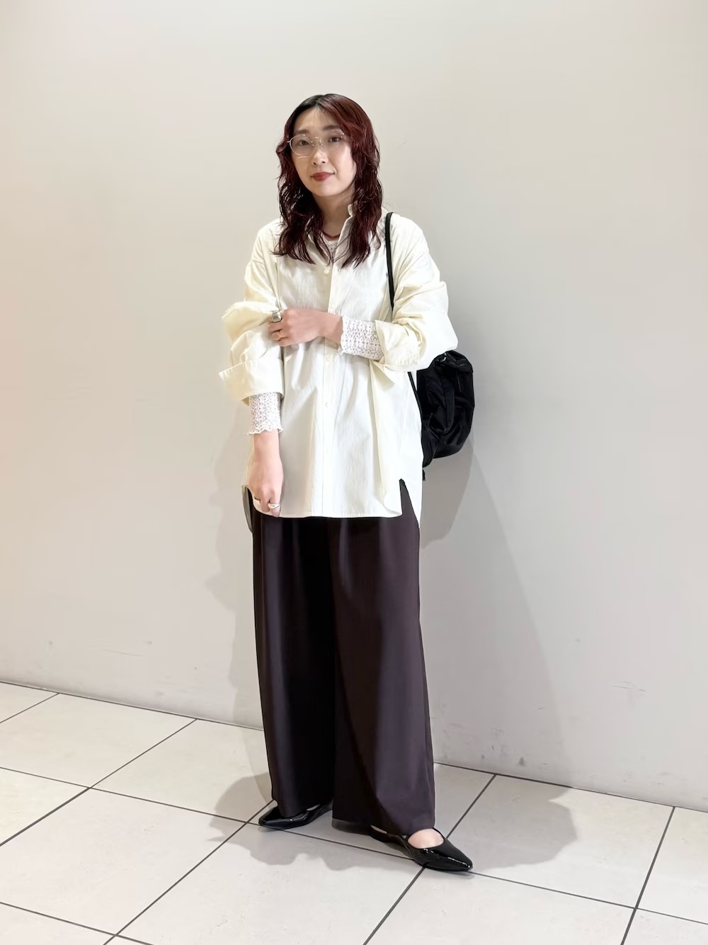 【トップス】
春に欠かせないシャツをメインにスタイリングしました。
そのままでも可愛いですが、今年らしくレースを重ねたレイヤードスタイルにしました◎