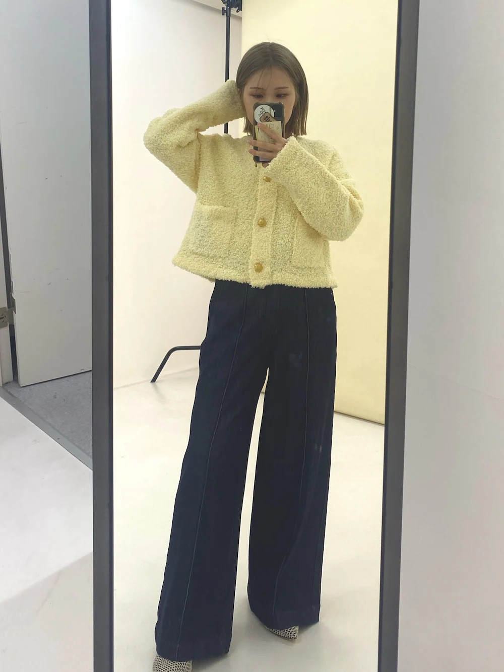 ケーキのスポンジのようなカーディガン！
春っぽくてかわいいです。
デニムは38でヒールを履いてますが、
150cm前後だと36がおすすめです。
脚長効果抜群です、、！