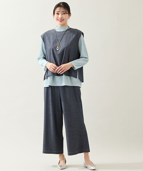 【大きいサイズ】ストレッチデニムのセットアップは大人のカジュアルシーンにおすすめ。ブルーのカットソーとのグラデーションコーデが素敵です