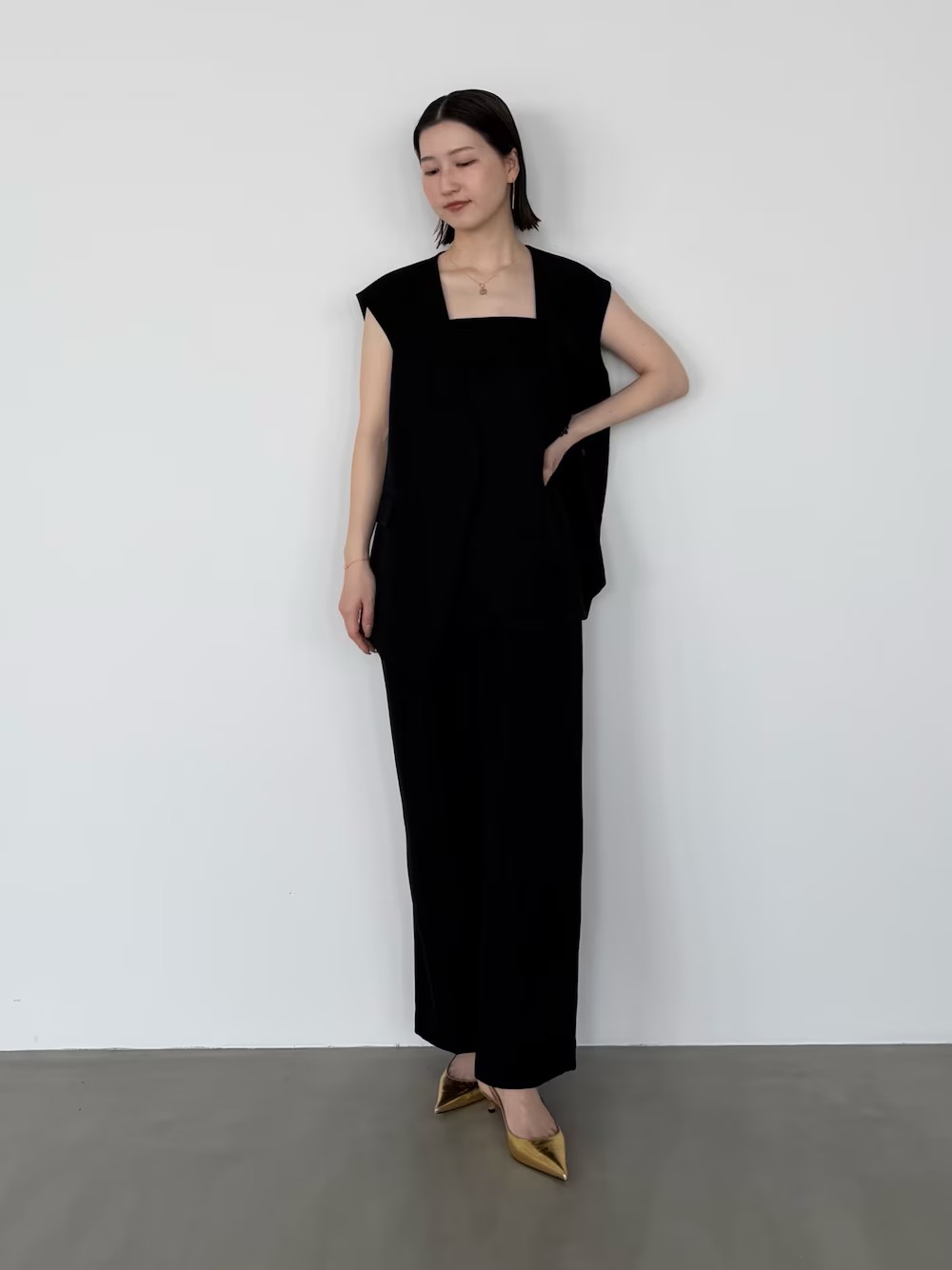 ジレ・キャミソール・パンツのセットドレス!
それぞれのアイテムが、単品使いもできるようなデザインなのでオールシーズンで活躍すること間違いなしです◎
上質な日本生地を使っているのも魅力的なポイントですよ。