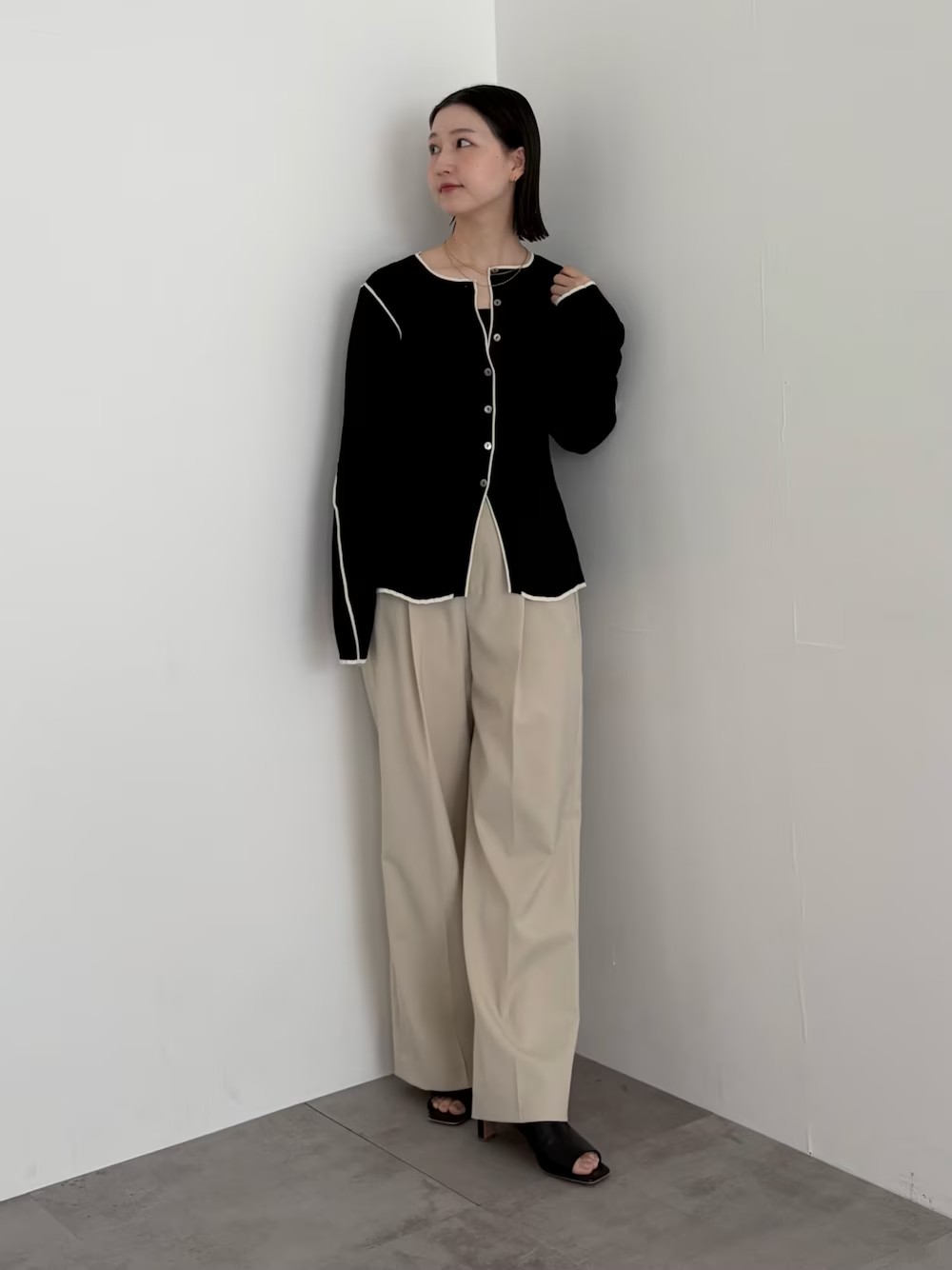 【ELENDEEK / エレンディーク】
バイカラーが可愛いアンサンブルニット!
他の2色も可愛いので、是非チェックしてみてくださいね。