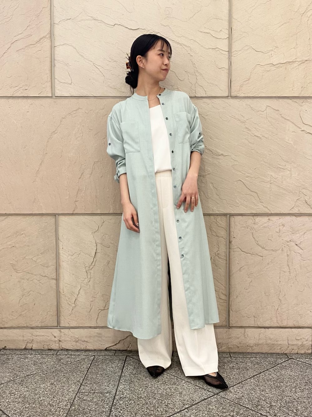 ROSSOのシャツワンピース
さらっと軽やかなドライタッチな生地感で
シワも気にならないような素材！
162cmで足首が見えるくらいの着やすい丈感！
パンツはトロッとした柔らかい生地でストレスフリーで着れます。