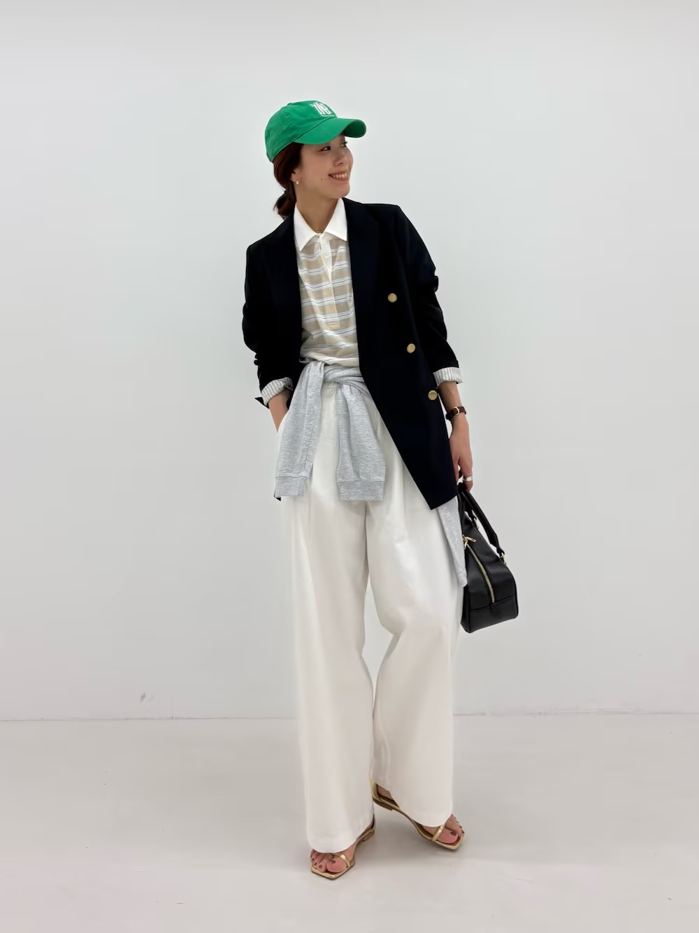 【167cmコメント】

・ジャケット
元々キレイ目のオケージョン用として入荷していますがら
そこまでお仕事感が強くない素材なので
カジュアル使いもしやすいです。