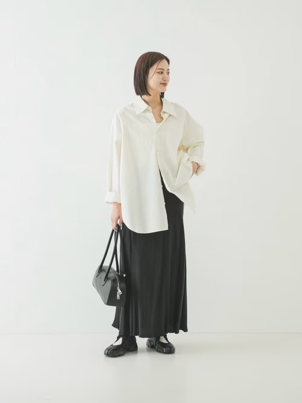 ガーメントダイコットンオーバーシャツ

柔らかな風合いとカラーがこなれ感を演出する、ガーメントダイコットンオーバーシャツ。