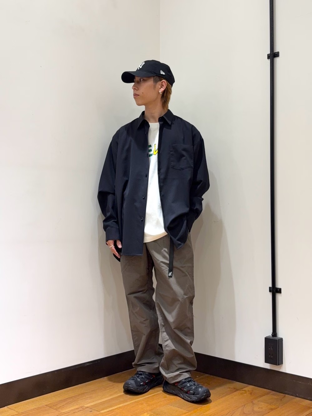 Gramicciのナイロンパンツを使った清潔感コーディネートです。

今年もやって来ました！毎年大好評のLOWERCASE×Gramicciのナイロンパンツです。