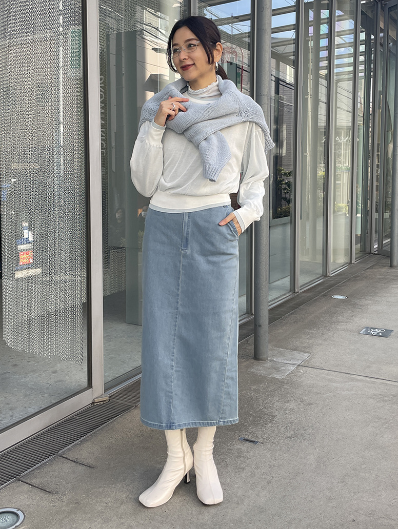 ストレッチの効いたデニムで、履き心地抜群です。
ストレートシルエットでもストレスフリーにご着用いただけます。
身長：168cm　着用サイズ：M