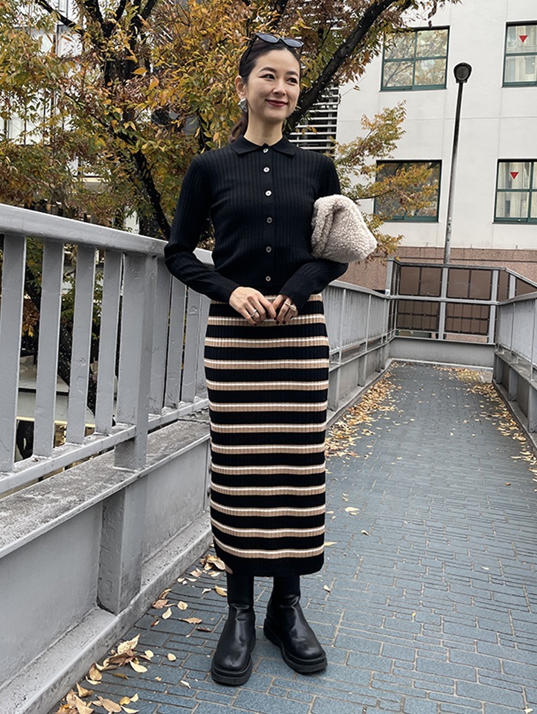 サイドスリットが印象的なタイトスカート。程よい厚地の為透け感も気にせずに着用できます。
身長：168cm　着用サイズ：M