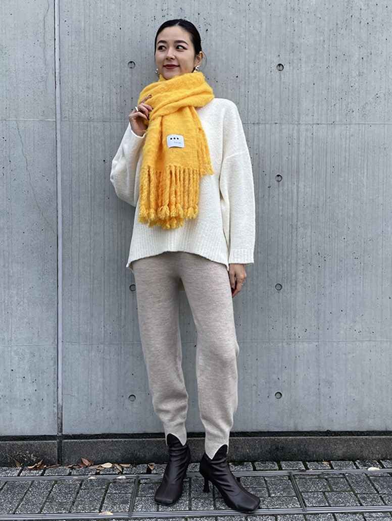 ふんわり柔らかなニットパンツは、リラックス感もってご着用いただけます。
身長：168cm　着用サイズ：M