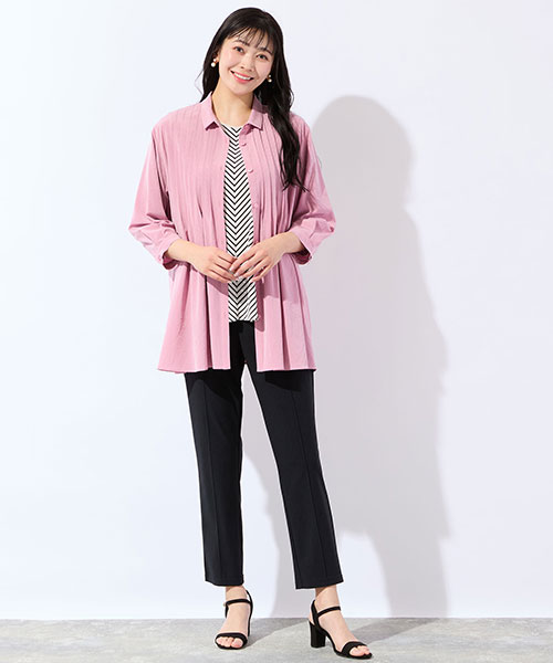 【大きいサイズ】春気分を盛り上げるピンクの涼感シャツ。インナーやパンツをモノトーンで揃えるとすっきりと着こなせます