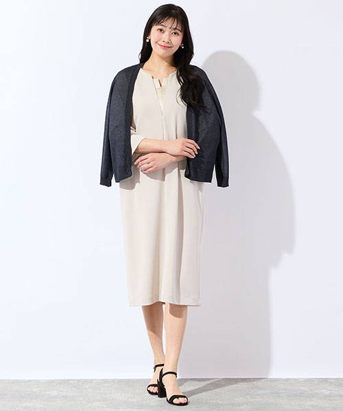 【大きいサイズ】コクーンシルエットが今っぽいワンピースにシャイニーなボレロを合わせたお出かけコーデ