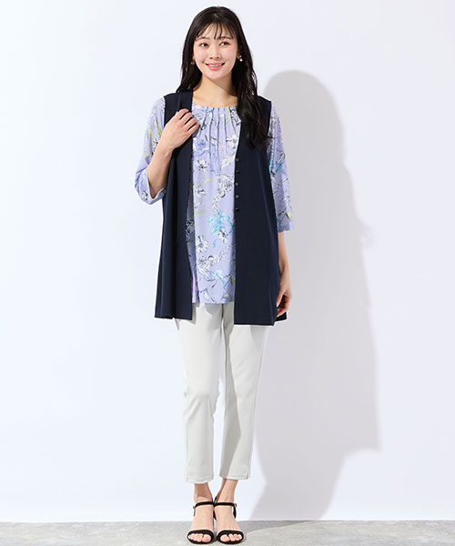 【大きいサイズ】着映えるプリントチュニックにジレを合わせた爽やかなお出かけコーデ