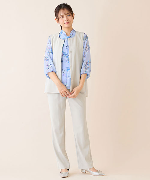 甘い色使いが女性らしいセットアップスタイル