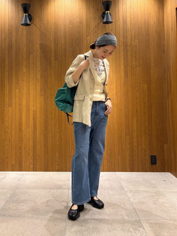 ・デニム
普段38ですが、伸びる素材なので
ウエストは36でピッタリでした！

36にすると少し丈が短くなりますが、
あえてキレイ目にスッキリ履きたい時は
短めで履くのも可愛いかなと思います。

柔らかくて履き心地の良いデニムです。