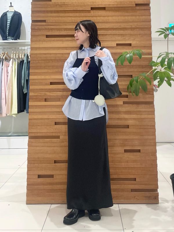 今回はシワを気にせず楽しめるオーバーサイズシャツを着てみました〇
軽くてしわになりにくいストライプシャツ地を採用し、忙しい朝もアイロン要らずで清潔感をキープしてくれる万能アイテムです！