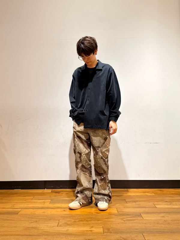 【シャツ】
Mサイズを着用。
少しゆとりがあるシルエットになってます。
少しカジュアルな素材感で幅広いスタイルに使用出来ます！