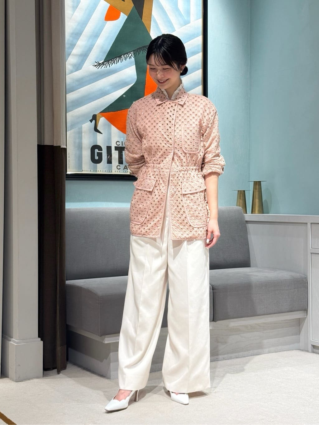 身長162㎝　〈Ballsey〉コモンフラワーエンブロイダリー ミドルブルゾンジャケット


春らしいピンクカラーとポコポコとした素材感がとても可愛らしく、羽織るだけでテンションの上がる一着です。
ウエスト内側に付いているコードの絞り具合でシルエットをアレンジできるため、色々なボトムスと合わせていただきやすいです。
