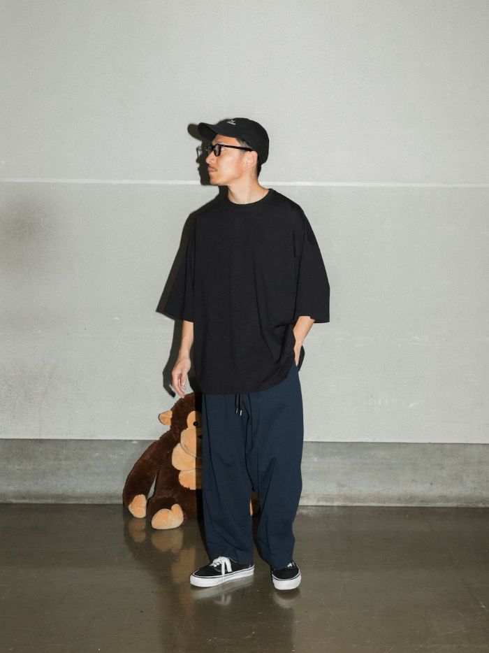 上はブラック、下はネイビーです。
セットアップは勿論ですが、色を変えて着るのもオススメです。