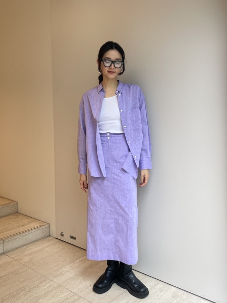 鮮やかなカラーで全体の印象を明るくしてくれ、軽やかに羽織れる万能アイテム。旅先等でも1枚持っておくと活躍します。
モデル身長:168cm 