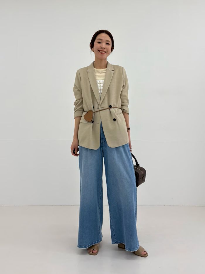 ・ジャケット
テロッとしていて柔らかいですが、
シワになりにくい素材です。

洗えるので、シャツ感覚で気軽に羽織って頂けますよ！

サイズは、腕周りは少し細身でスッキリ見えるシルエットです。