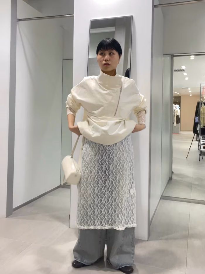 レースアイテムをカジュアルに着るのが気分です。