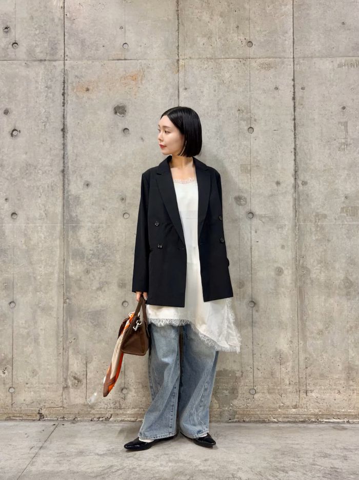 今期トレンドのレースキャミが入荷しました。
かわいいです、、、
紐が調節できるので身長問わず着用していただけます。

デニムはSサイズ着用でちょうど良いサイズ感でした〇