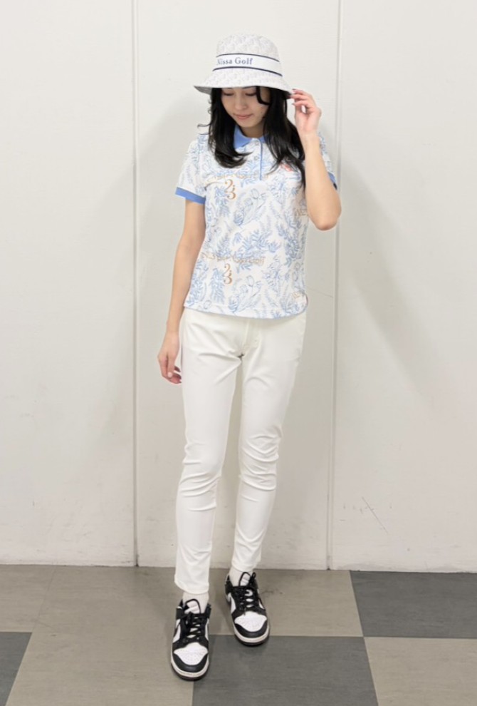 オリジナルのプリントで、「他と違う」スタイリング。やさしいブルーの色合いが上品。