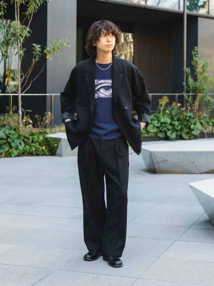 ご覧いただきありがとうございます〇


着回しにも便利な
セットアップはラフなインナー
で合わせてあげると
決めすぎない印象に