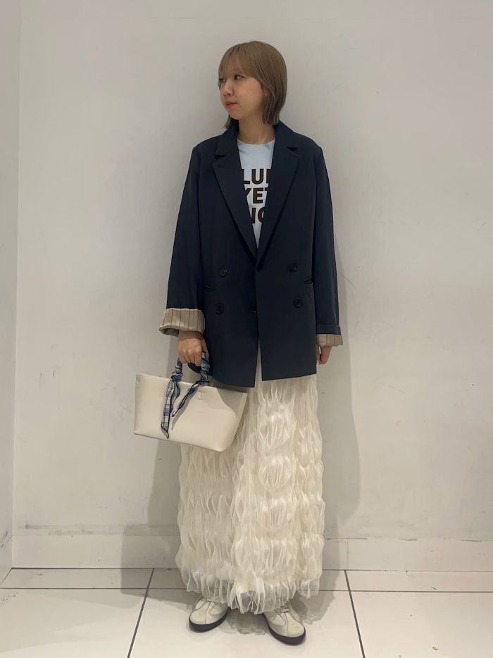 スカートが主役のコーデ♩
白色ですが透け感無く安心して履いていただけます〇