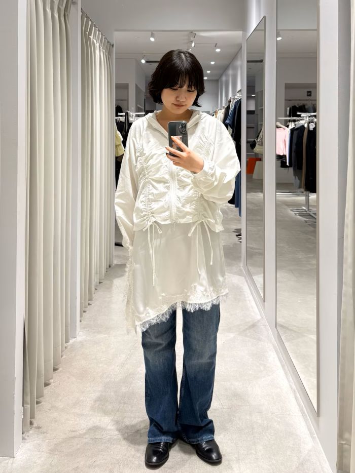 キャミワンピレイヤードするだけで一気にお洒落見えです♩
チグハグにならないよう、ワントーンで合わせました