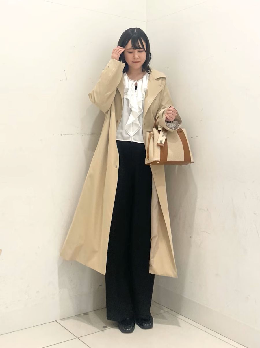 今回は春の外出を快適に花粉ガード機能を備えた、スタンドネックトレンチコートを着てみました。
花粉ガードを施した密度の高いポリエステルツイルで、春の外出をスマートにしてくれる万能アイテムです〇