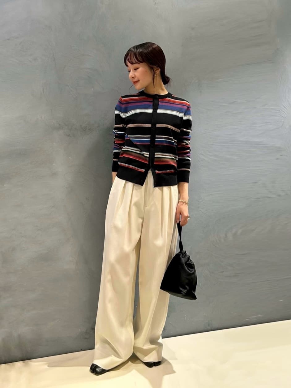 身長151㎝　〈CABaN〉コットンカシミヤマルチボーダー クルーネックカーディガン

コットンカシミヤの細番手糸を使用し、天竺編みで仕上げたマルチボーダーニット。薄手なので、暖かくなるこれからのシーズンにさらっとお召しいただけます。ボタンを閉じて、プルオーバーのように着用するのもおすすめです。