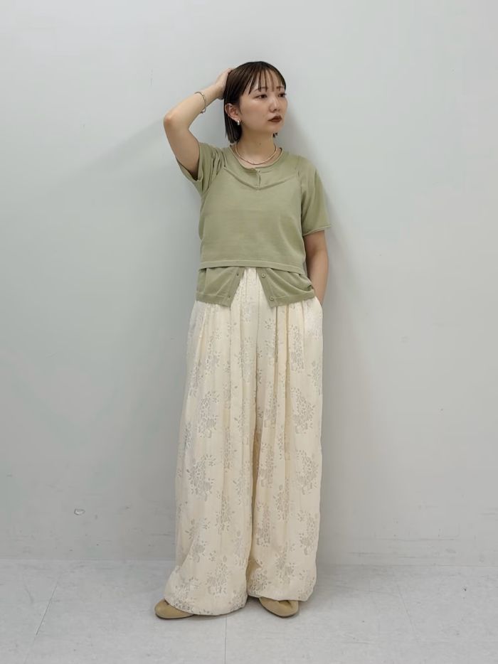 ビスチェとカーディガンのセットアイテム！
それぞれ使えて着回し◎！
着心地の良さも良く夏でも着れそうです。

柔らかいベージュトーンで
レースパンツを合わせました！