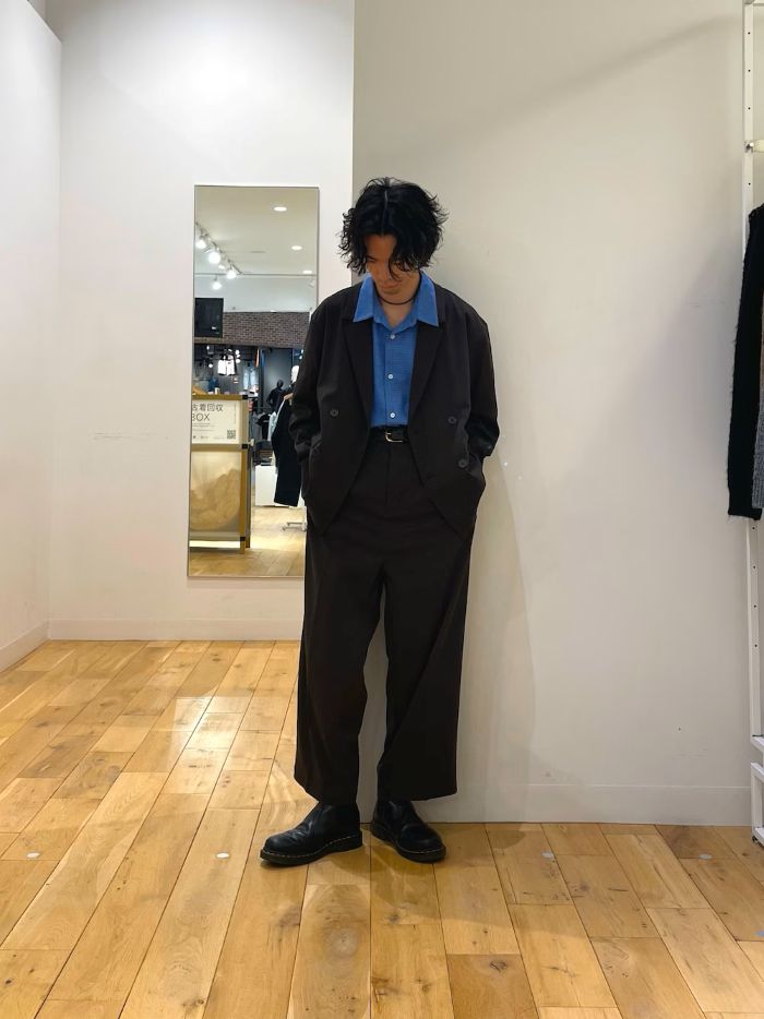 セレモニーの時期を過ぎても、普段着としてセットアップはかなり優秀です。セットアップでの着用はもちろん、アンサンブルで別のアイテムと合わせても◎