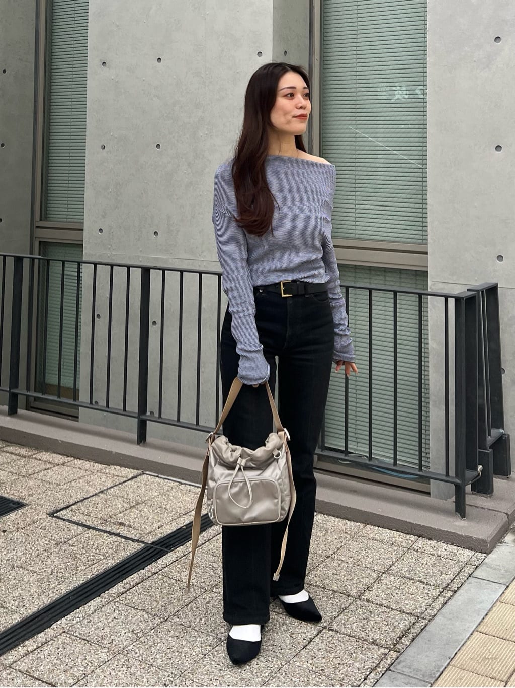 身長：157cm
着用カラー:グレー

SNSでも人気のインフルエンサー企画！

光沢のあるナイロンを使用しているので、
きれいめコーデにもおすすめです◎