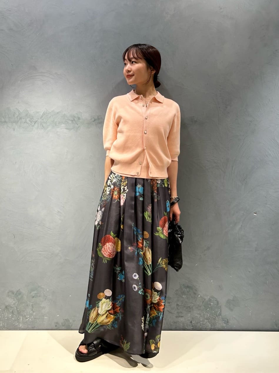 身長151㎝　〈CABaN〉コットンカシミヤ パールポロカーディガン

襟にパールビーズがあしらわれた5分袖カーディガン。上品で女性らしい印象の1着です。第2ボタンまではずして少し抜け感を出すのもおすすめの着方。ホームクリーニング可能なところもおすすめポイントです。