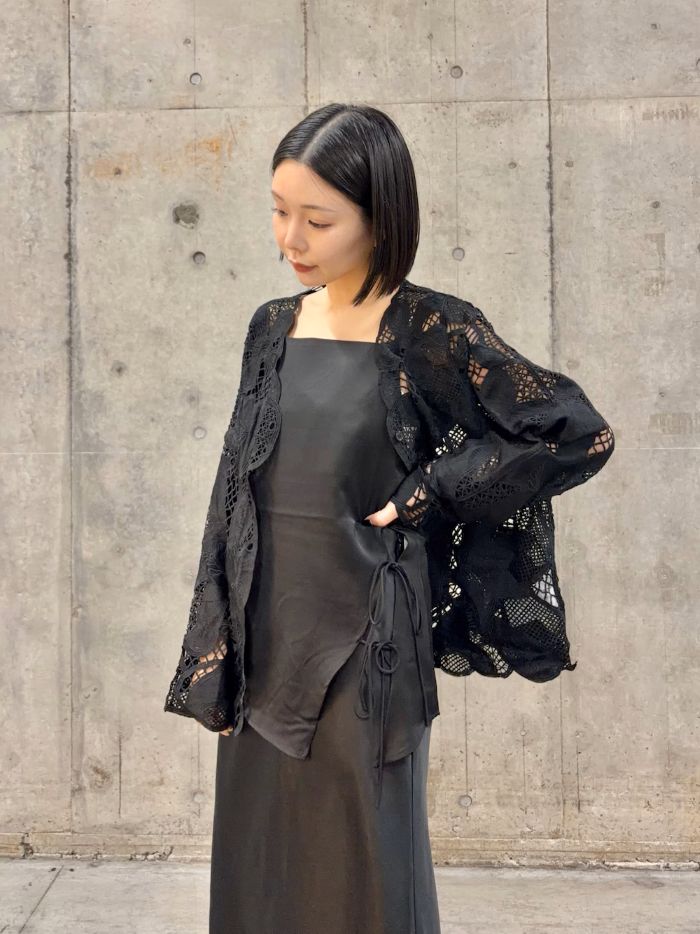 BLACK code。
レースジャケットで抜け感をプラス〇