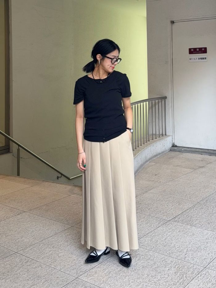 別注のHealthknitアイテム！
着心地がよくてこれからの時期に
ぴったりな涼しめ素材〇
.
デザインもめちゃめちゃかわいい♩
Skin Proofシリーズのプリーツスカートと
合わせてシンプルきれいめコーデに。