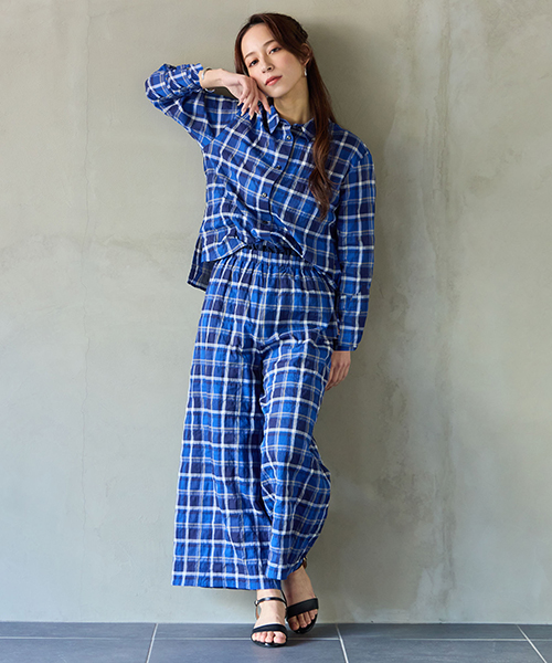 “Find Your Size” -探していたのは、こんな服- 小柄さんに似合う上品でバランスの良いSサイズ服、リリアンビューティエクラ。 Mサイズは一部店舗とオンラインショップにて販売。モデル身長：155㎝