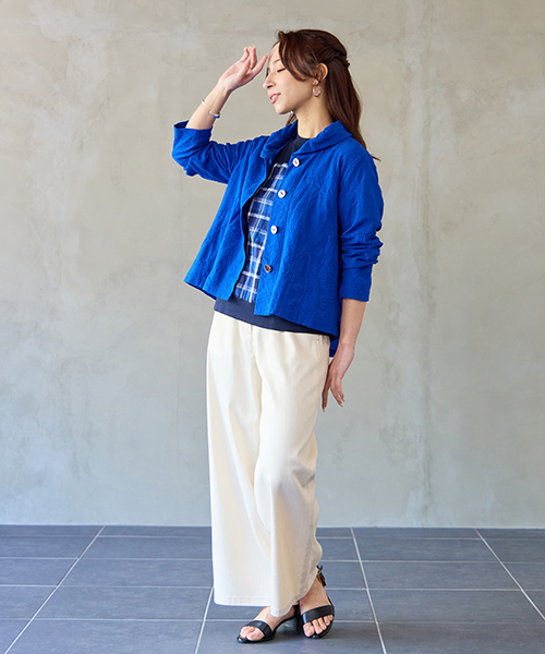 “Find Your Size” -探していたのは、こんな服- 小柄さんに似合う上品でバランスの良いSサイズ服、リリアンビューティエクラ。 Mサイズは一部店舗とオンラインショップにて販売。モデル身長：155㎝