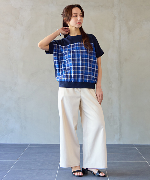 “Find Your Size” -探していたのは、こんな服- 小柄さんに似合う上品でバランスの良いSサイズ服、リリアンビューティエクラ。 Mサイズは一部店舗とオンラインショップにて販売。モデル身長：155㎝