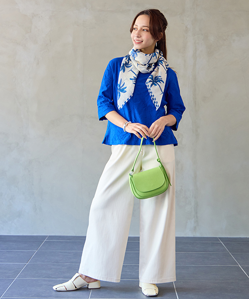 “Find Your Size” -探していたのは、こんな服- 小柄さんに似合う上品でバランスの良いSサイズ服、リリアンビューティエクラ。 Mサイズは一部店舗とオンラインショップにて販売。モデル身長：155㎝