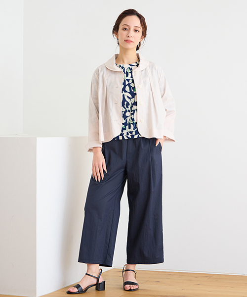 “Find Your Size” -探していたのは、こんな服- 小柄さんに似合う上品でバランスの良いSサイズ服、リリアンビューティエクラ。 Mサイズは一部店舗とオンラインショップにて販売。モデル身長：155㎝